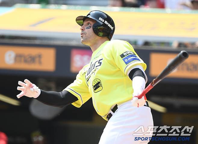 11일 인천 SSG랜더스필드에서 열린  KIA-SSG전. 2회말 무사 1루 맥브룸이 안타를 치고 있다. 인천=정재근 기자 cjg@sportschosun.com/2025.5.11/