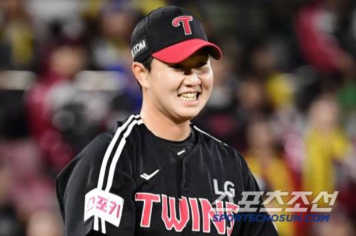 8일 수원 케이티위즈파크에서 열린 LG와 KT의 준PO 3차전. LG 유영찬. 수원=송정헌 기자songs@sportschosun.com/2024.10.08/