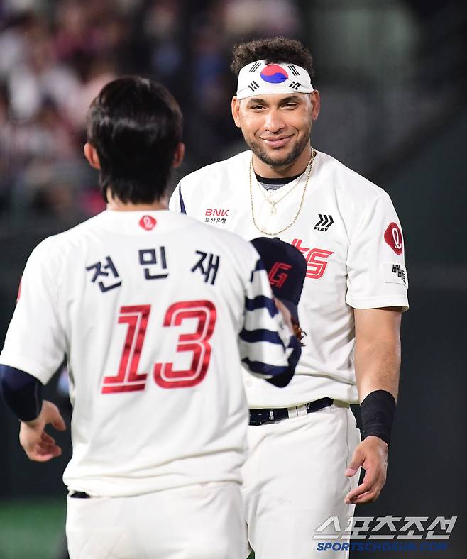 21일 부산 사직야구장에서 열린 KBO리그 롯데와 LG의 경기. 수비를 준비하는 롯데 레이예스. 부산=송정헌 기자songs@sportschosun.com/2025.05.21/