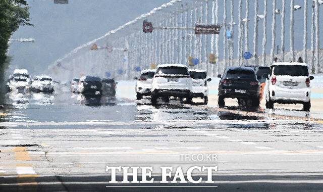 시는 최근 '2025 여름철 종합대책'을 발표하고 폭염·수방·안전·보건 등 4개 분야별 지원과 대응 방안을 제시했다. /더팩트 DB