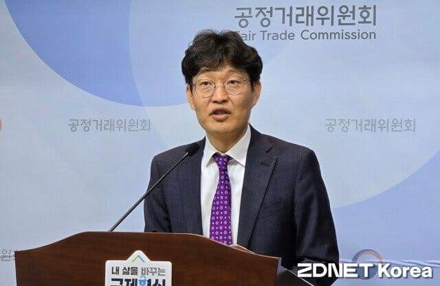 김문식 공정거래위원회 시장감시국장이 22일 '구글의 동의의결 절차 개시'와 관련한 기자 질문에 답변하고 있다