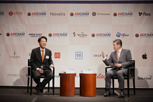 이준석 대선후보(왼쪽)와 제임스 킴 암참 회장 (사진=암참)