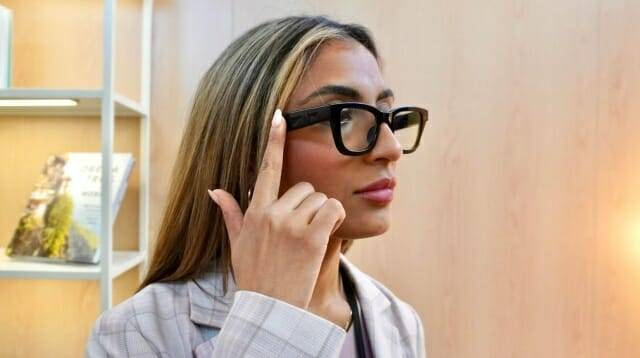 구글이 최근 I/O 행사에서 XR 글래스를 선보였다. (사진=미국 지디넷)