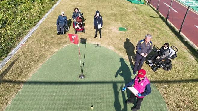 중랑천 파크골프장에서 여가를 즐기는 주민들 모습. 노원구 제공.