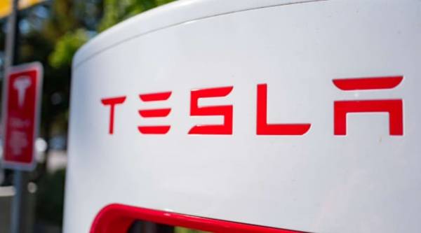 테슬라가 표준 모델3, 모델Y에 리튬인산염철(LFP) 배터리를 장착한다.