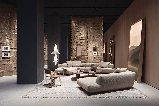 2025 밀라노 디자인 위크에서 플렉스폼이 선보인 신제품 컬렉션 '라운지스케이프'가  전 세계 최초로 한국에서 출시됐다. /인피니 제공