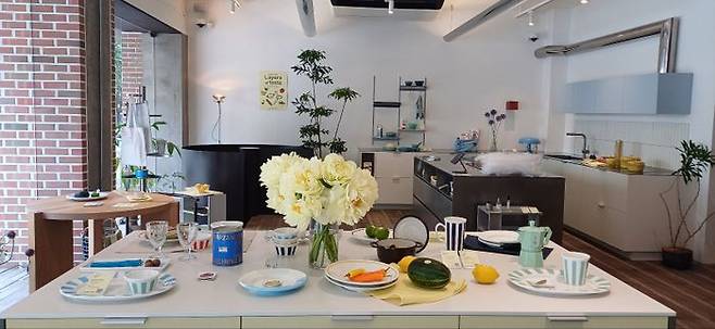 오늘의집 ‘바이너리샵'은 지난 12일부터 오는 25일까지 2주간 서울 용산구에 위치한 MMK쇼룸에서 'Binary Kitchen : Layers of Taste’를 타이틀로 오프라인 팝업을 운영한다. ⓒ데일리안 남가희 기자