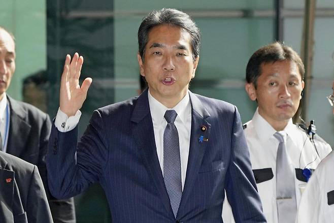 일본의 쌀값 급등 와중에 “집에 팔 정도로 많은 쌀이 있다”는 실언으로 21일 사퇴한 에토 다쿠 전 일본 농림수산상. 도쿄=AP 뉴시스