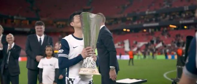 image.png ㄹㅇ진짜 한국팬들은 박지성-손흥민 때문에 행복했다... 고맙습니다