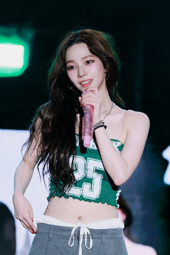 image.png 요즘 유행하는 그림자 놀이하는 카리나