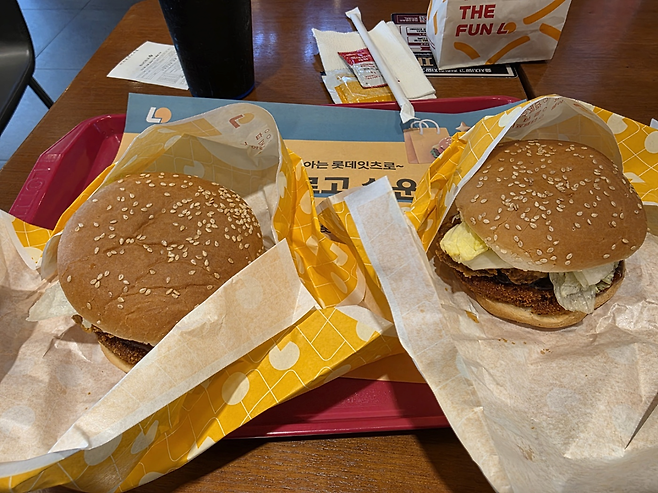 image.png 롯데리아 신상 \'크랩 얼라이브 버거\' 2개 후기