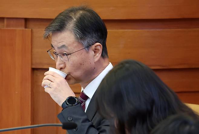 지난 19일 오전 서울 종로구 감사원 건물 앞에 감사원 깃발이 나부끼고 있다. 신소영 기자 viator@hani.co.kr