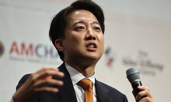 이준석 개혁신당 대통령 후보가 22일 그랜드하얏트서울에서 열린 주한미국상공회의소(암참) 간담회에서 발언하고 있다. 연합뉴스