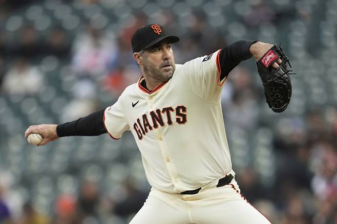<yonhap photo-2469=""> San Francisco Giants pitcher Justin Verlander throws against the Arizona Diamondbacks during the first inning of a baseball game in San Francisco, Monday, May 12, 2025. (AP Photo/Jeff Chiu)/2025-05-13 11:09:09/ <저작권자 ⓒ 1980-2025 ㈜연합뉴스. 무단 전재 재배포 금지, AI 학습 및 활용 금지></yonhap>