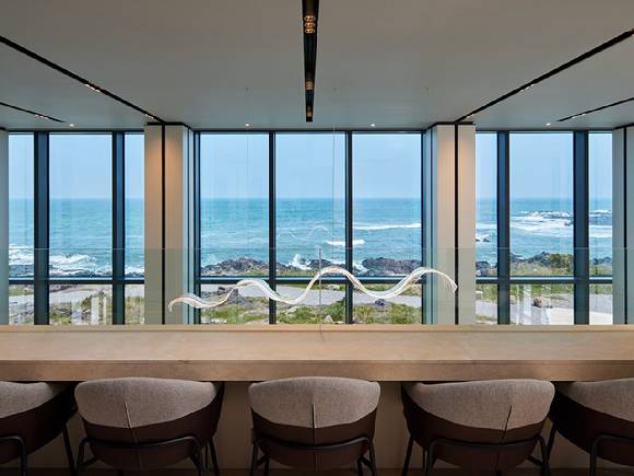 신라스테이 플러스 이호테우 카페 웨이브리스. [사진=신라호텔.]