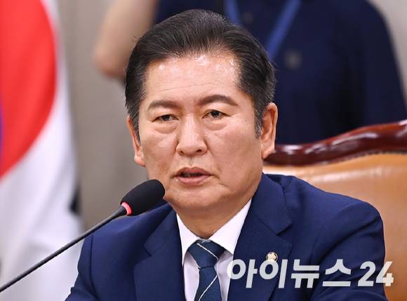 정청래 법사위원장이 지난 14일 서울 여의도 국회에서 열린 법제사법위원회 전체회의에서 발언하고 있다. [사진=곽영래 기자]