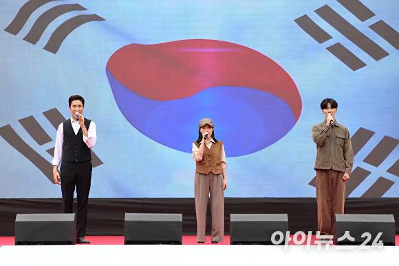 지난 21일 '백산 나라사랑 너른 마당' 기념관 개관식에 앞서 식전공연이 열리고 있다. [사진=임승제 기자]