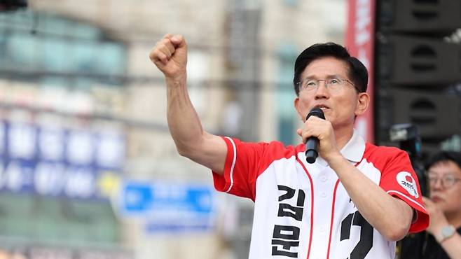 21일 오후 김문수 대선 후보가 경기도 양주를 방문해 시민들과 지지자들에게 인사하고 있다. (국민의힘)