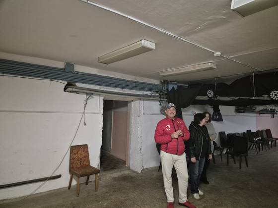 지하 방공호에 있는 극단에서 연습 중인 우크라이나 연극단원. 박현준 기자