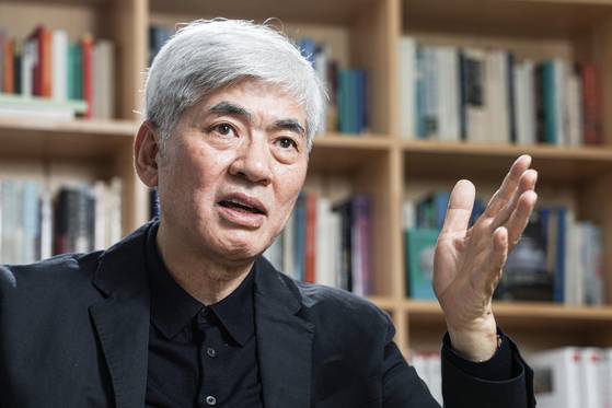 포스텍 인문사회학부 이진우 명예교수는 제8대 계명대 총장, 한국니체학회 회장, 한국 철학회 회장 등을 역임했다. 김경록 기자