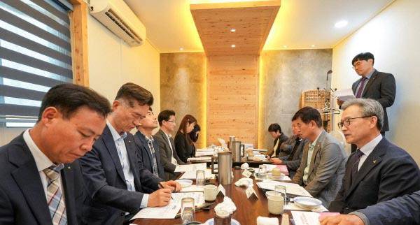 22일 부산상공회의소 주최로 '사상스마트시티 기업애로 대응 관계기관 간담회'가 열리고 있다. 부산상의 제공