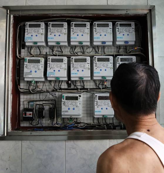 A citizen looks at electric monitors inside a multi-household building in Jongno District, central Seoul, on Sept. 22, 2024. [NEWS1]