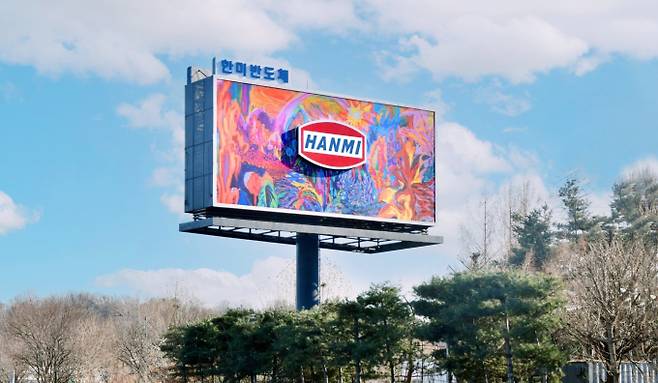 SK하이닉스가 TC본더 장비 발주처를 한화세미텍까지 넓히면서 기존의 단독 공급사였던 한미반도체와의 관계가 흔들리고 있다. /사진=한미반도체