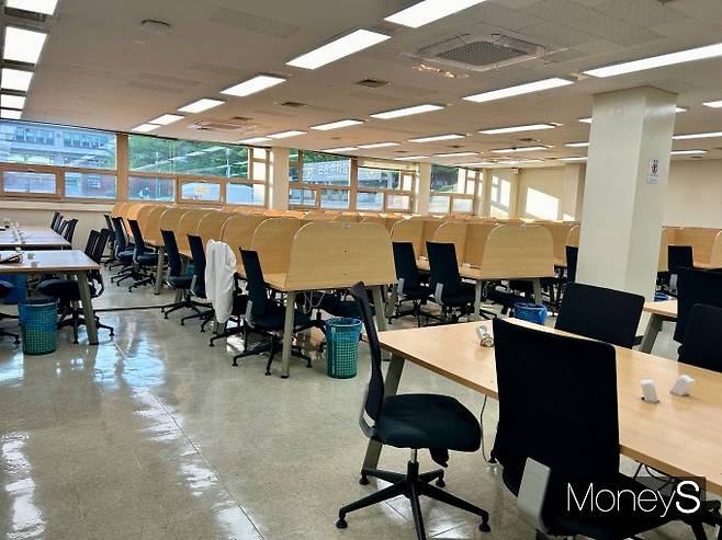 이씨는 의료 집단 내의 '수업 거부' 강요가 심한 데다 복귀를 하면 '배신자' 낙인이 찍히기 때문에 수업에 복귀하지 못하고 있다고 했다. 사진은 지난 4월29일 찾은 서울 소재 한 의과대학 자율학습실의 모습으로 시간이 지나도 학생들의 모습은 좀처럼 보이지 않았다. /사진=김성아 기자