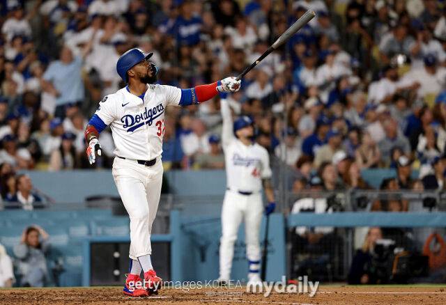 역전 결승 3점 홈런의 주인공 테오스카 에르난데스. /게티이미지코리아
