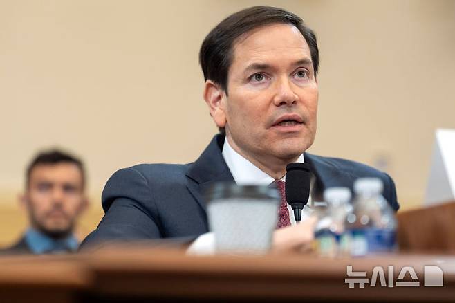 [워싱턴=AP/뉴시스]마코 루비오 미국 국무장관이 21일(현지 시간) 미 워싱턴DC 국회의사당에서 열린 하원 외교위원회 청문회에서 발언하고 있다. 2025.05.22.