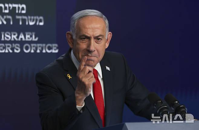 [예루살렘=AP/뉴시스]21일(현지 시간) 베냐민 네타냐후 이스라엘 총리가 예루살렘에서 기자회견을 가지고 발언하고 있다. 2025.05.22.
