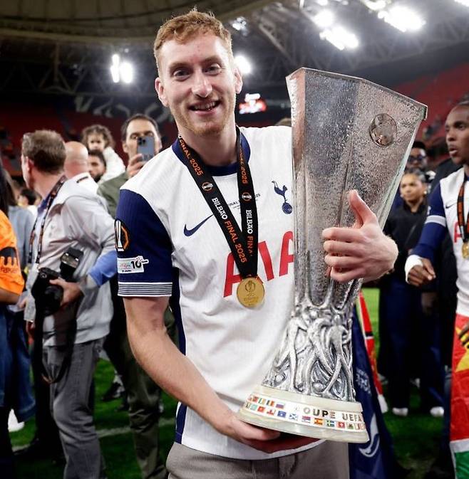 [서울=뉴시스] 우승을 함께 축하하는 쿨루셉스키.(사진=엑스 옛 트위터 갈무리) *재판매 및 DB 금지