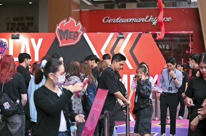 [서울=뉴시스] '맵' 태국 팝업스토어를 방문한 현지 인파 모습.(사진=삼양식품 제공) *재판매 및 DB 금지