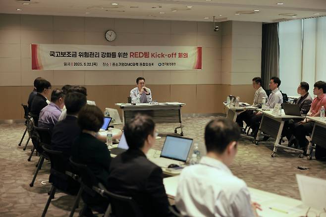 한국환경공단은 22일 서울 마포구 중소기업 DMC타워에서 국고보조금 위험 관리 강화를 위한 '레드팀 착수보고회'를 열고 이들 조직이 활동을 시작한다고 밝혔다. 한국환경공단 제공