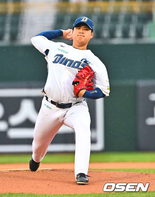 [OSEN=부산, 이석우 기자] 12일 부산 사직야구장에서 2025 신한 SOL 뱅크 KBO 리그 롯데 자이언츠와 NC 다이노스의 경기가 열렸다. 주말 3연전 동안 NC 다이노스가 창원NC파크 대신 사직야구장을 홈구장으로 사용한다. 홈팀 NC는 신민혁, 방문팀 롯데는 데이비슨이 선발 출전했다.롯데 자이언츠 선발 투수 신민혁이 역투하고 있다. 2025.04.12 / foto0307@osen.co.kr