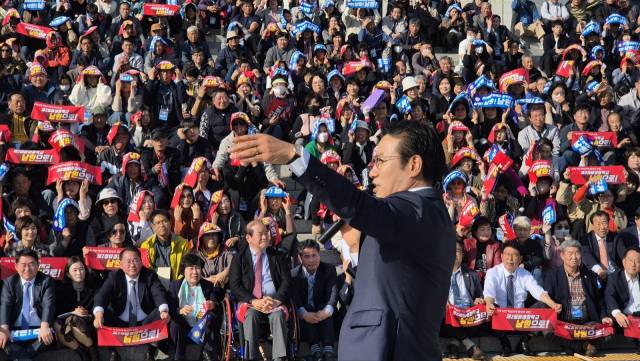 ▲최경식 남원시장이 2024년 11월 국회에서 열린 남원 제2중앙경찰학교 유치 대토론회에서 남원 설립의 당위성을 설명하는 모습 ⓒ