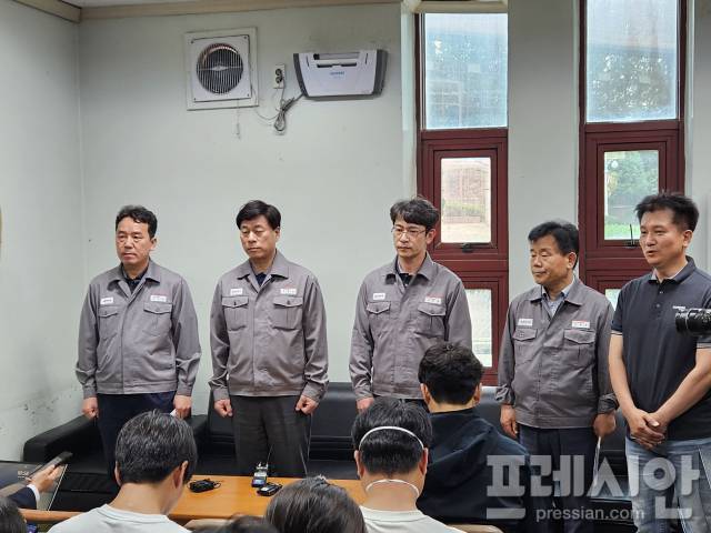 ▲22일 오전 11시 광주 광산구 금호타이어 광주공장 면회실에서 현장 브리핑이 진행되고 있다.2025.05.22ⓒ프레시안(김보현)