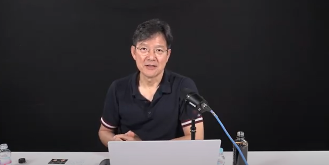 개혁신당 함익병 공동선대위원장이 21일 유튜브 라이브 방송을 진행하고 있다. 유튜브 채널 ‘함익병’ 갈무리