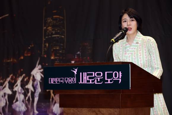 지난달 28일 서국회 의원회관에서 열린 무용진흥법 제정 공청회에서 국민의힘 배현진 의원이 개회사를 하고 있다. 2025.4.28. 연합뉴스