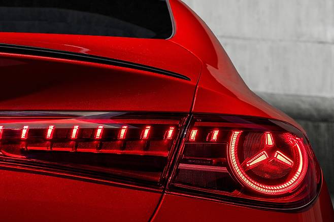 더 뉴 메르세데스-벤츠 CLA