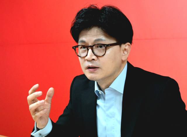 한동훈 국민의힘 대선 경선 후보가 27일 서울 여의도 캠프 사무실에서 본지와 인터뷰를 갖고 있다. 성형주 기자