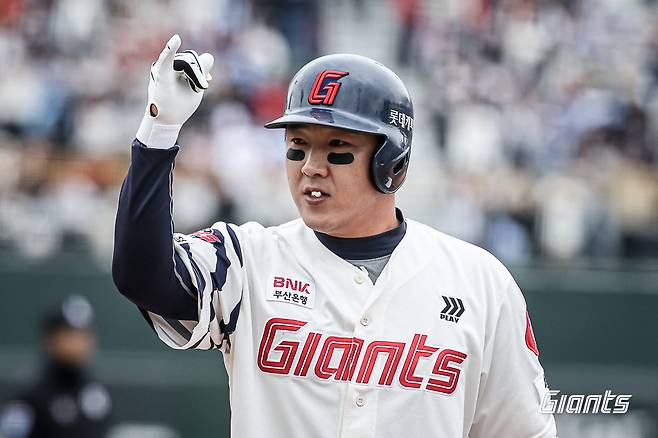 롯데 베테랑 정훈이 22일 1군 엔트리에서 말소됐다. 정훈은 올 시즌 초 주전 선수들의 부진, 부상이 잇따랐을 때 팀을 위기에서 구한 버팀목이었다. 사진제공|롯데 자이언츠