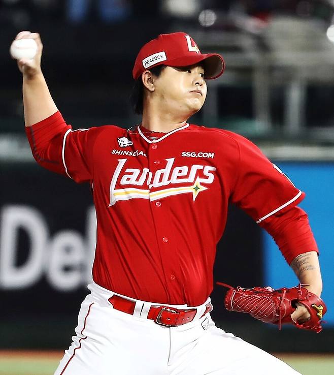 ▲ 김민은 최근 7경기 연속 무실점 행진에 안정적인 투구 내용을 보여주며 정상궤도에 올랐다 ⓒSSG랜더스