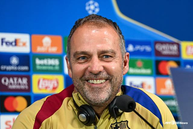 미소 짓는 한지 플릭 감독. /AFPBBNews=뉴스1