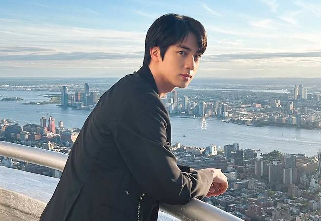 방탄소년단 진, '5월 최고의 컴백 아티스트' 1위