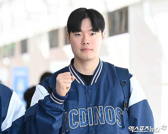 NC 다이노스가 2024 스프링캠프를 위해 30일 오전 인천국제공항을 통해 미국 애리조나로 출국했다.   NC 김영규가 포즈를 취하고 있다. 엑스포츠뉴스 DB