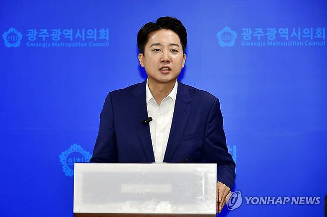 기자간담회 참석한 이준석 후보 (광주=연합뉴스) 개혁신당 이준석 대선 후보가 20일 오전 광주시의회에서 열린 기자간담회에서 발언하고 있다. 2025.5.20 [독자 제공. 재판매 및 DB 금지] daum@yna.co.kr