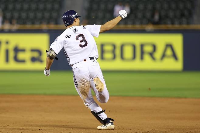 역전 만루포 날리고 환호하는 두산의 임종성 [두산 제공. 재판매 및 DB 금지]
