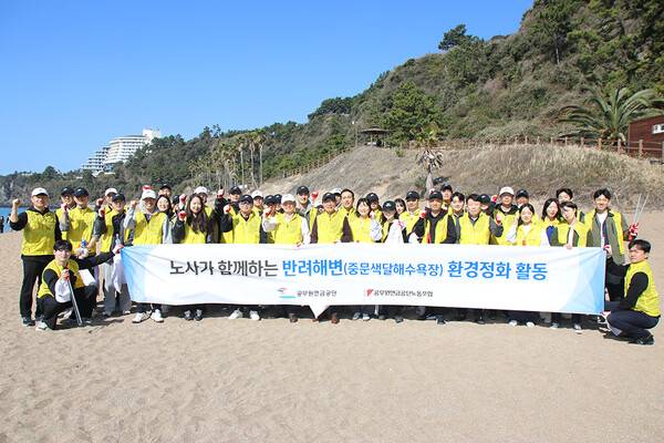 중문 색달해변이 깨끗한 이유? 공무원연금공단이 반려해변으로 입양해 지속적으로 관리하고 있기 때문이다. ⓒ제주의소리