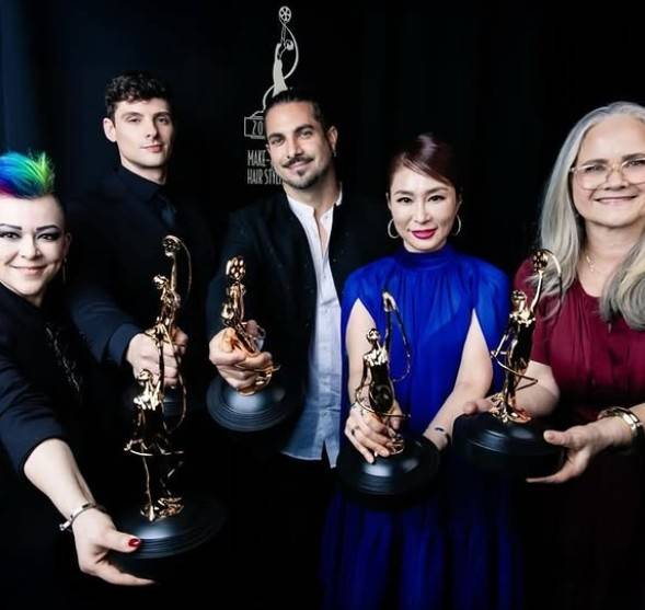 MUAHS 어워즈 분장상을 수상한 특수분장팀. 왼쪽부터 Crystal Jurado, Michael Fontaine, department head Mike Marino, Diana Y. Choi,  Claire Flewin. 출처|SNS